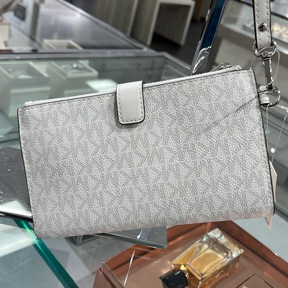 Michael Kors Jet Set Travel Large Double-Zip Wristlet-Wallet-PhoneHolder
NWT - Picture 4 of 16